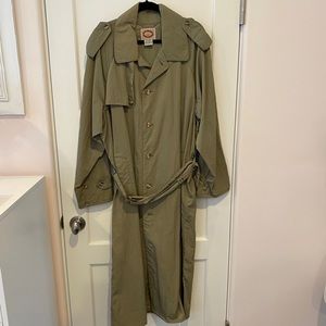 Banana Republic men’s khaki trench coat. Size L